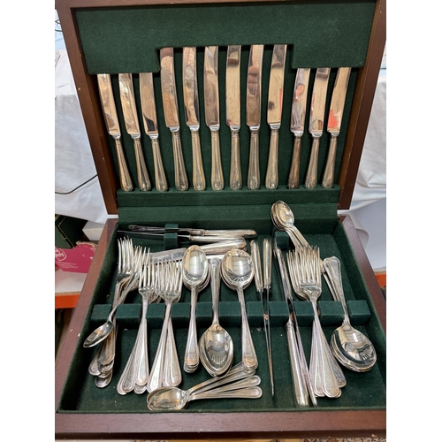 613 - A silver plated 8 setting canteen of cutlery with bead decoration.