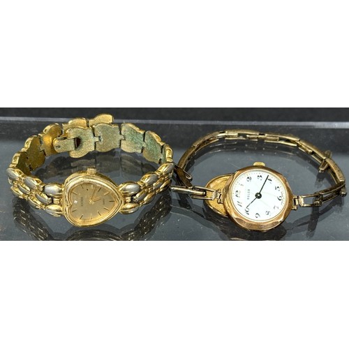 602 - An early 20th century lady's wristwatch on expanding bracelet, back plate 9ct hallmarked gold (weigh... 