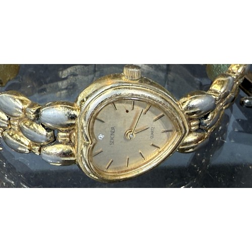 602 - An early 20th century lady's wristwatch on expanding bracelet, back plate 9ct hallmarked gold (weigh... 