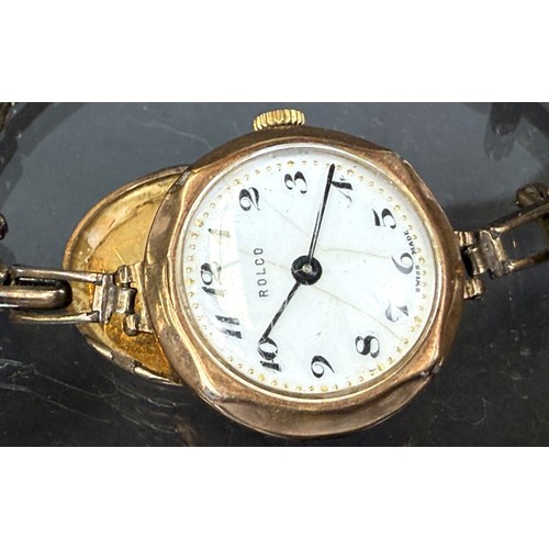 602 - An early 20th century lady's wristwatch on expanding bracelet, back plate 9ct hallmarked gold (weigh... 
