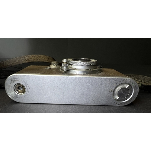 4 - A LEICA 35mm camera with 50mm lens and 35mm lens, serial number. 654440 (poor condition)NB: descript... 