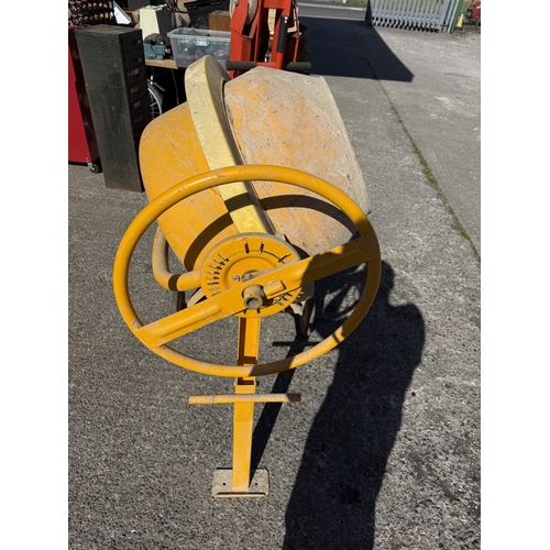 61 - A Clarke CCM125C 250v concrete mixer and a Clarke strong arm device.