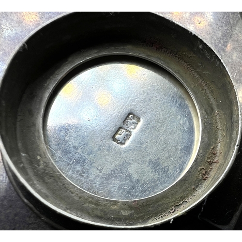 535 - A rectangular hallmarked silver ink stand with single bottle and 4 hoof feet, Chester 1913, 4.5ozt, ... 