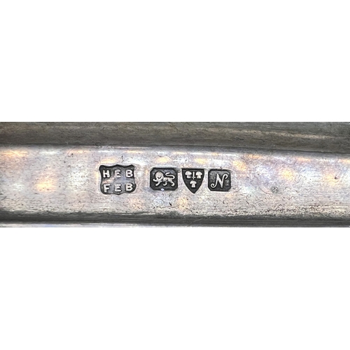 535 - A rectangular hallmarked silver ink stand with single bottle and 4 hoof feet, Chester 1913, 4.5ozt, ... 