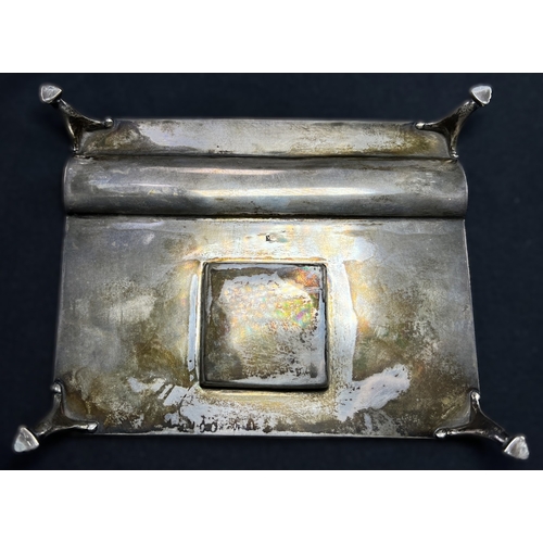 535 - A rectangular hallmarked silver ink stand with single bottle and 4 hoof feet, Chester 1913, 4.5ozt, ... 