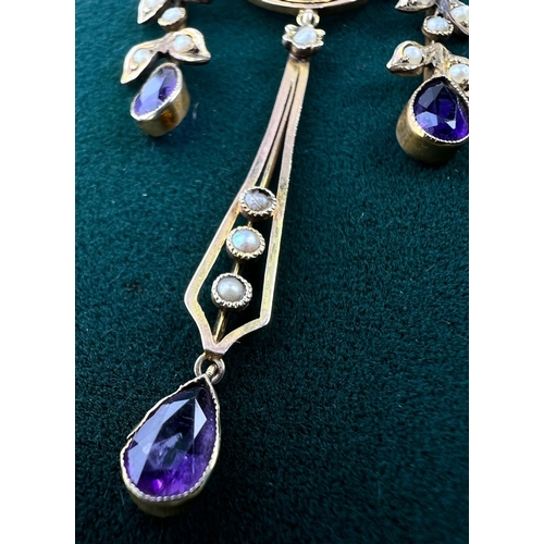 548 - An Art Nouveau pendant set with amethyst and seed pearls, stamped 9c on fine chain (pendant approx. ... 