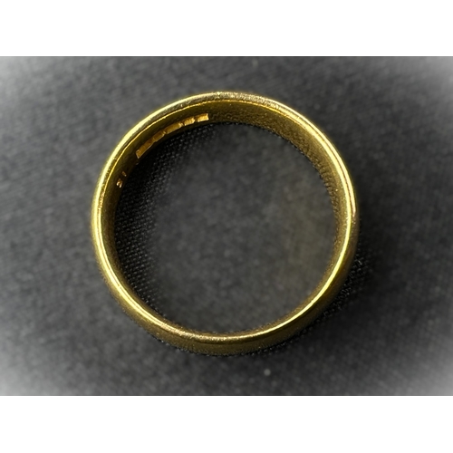 601 - A 22 carat hallmarked gold 'D' shaped wedding band, size M / N, 5.7gm