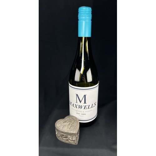 613 - A pair of chased hallmarked silver napkin rings; an engine turned pair of napkin rings; a hms salt o... 