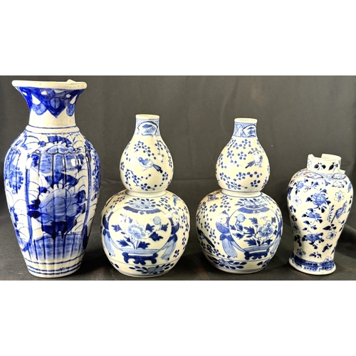 384D - A pair of Chinese blue and white double gourd vases, 4 character mark to base, height 18cm and 3 oth...