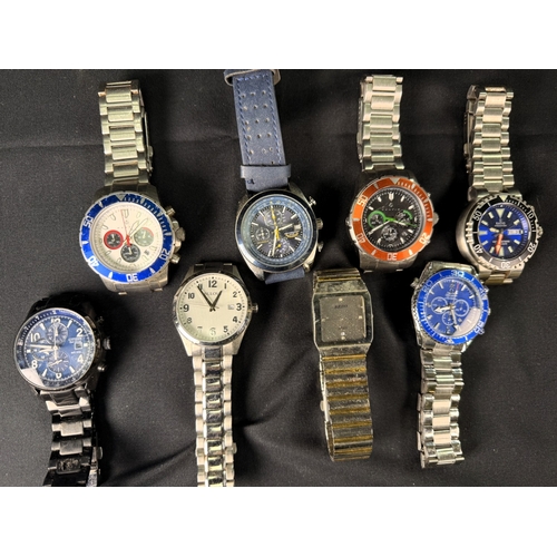 544F - 8 gents sports watches.