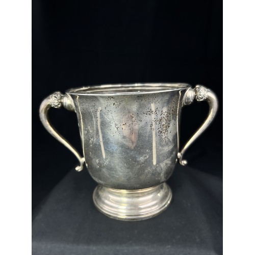 537 - A 2 handled hallmarked silver cup on raised circular foot, Birmingham 1902, height 12cm, 8.5ozt