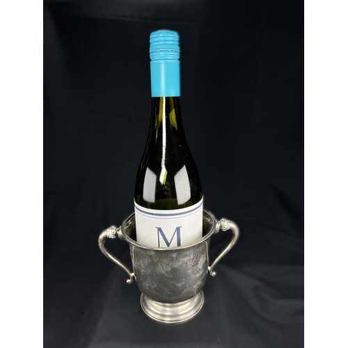 537 - A 2 handled hallmarked silver cup on raised circular foot, Birmingham 1902, height 12cm, 8.5ozt