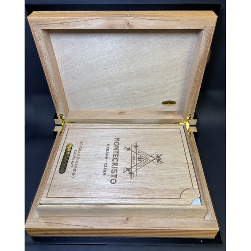 291 - Montecristo Pirámides book of 20 Cigars, part of the limited Colección Habanos series, 6 1/4
