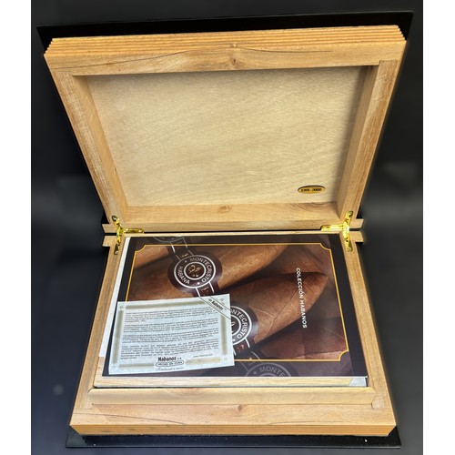 291 - Montecristo Pirámides book of 20 Cigars, part of the limited Colección Habanos series, 6 1/4