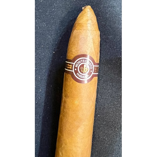 291 - Montecristo Pirámides book of 20 Cigars, part of the limited Colección Habanos series, 6 1/4