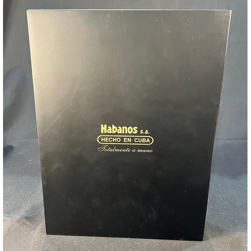 291 - Montecristo Pirámides book of 20 Cigars, part of the limited Colección Habanos series, 6 1/4