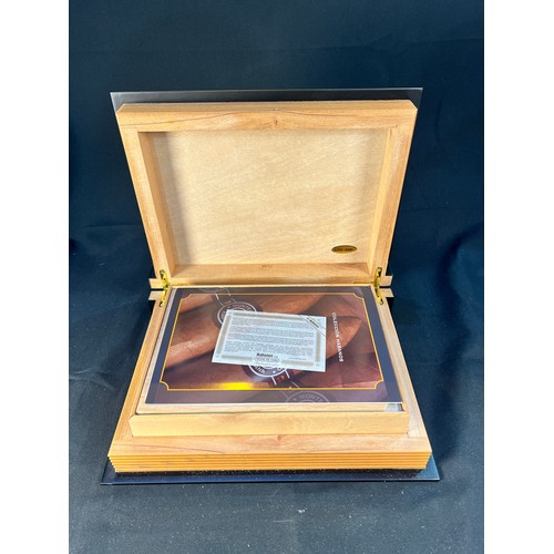 291 - Montecristo Pirámides book of 20 Cigars, part of the limited Colección Habanos series, 6 1/4
