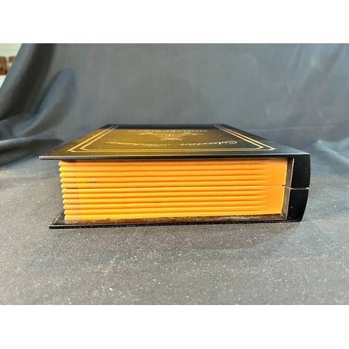 291 - Montecristo Pirámides book of 20 Cigars, part of the limited Colección Habanos series, 6 1/4