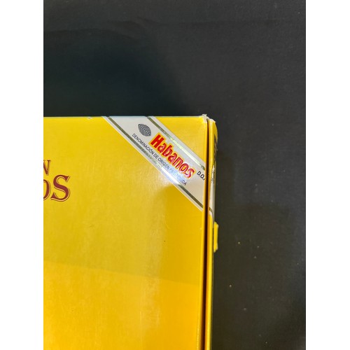 291 - Montecristo Pirámides book of 20 Cigars, part of the limited Colección Habanos series, 6 1/4
