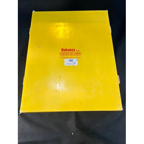 291 - Montecristo Pirámides book of 20 Cigars, part of the limited Colección Habanos series, 6 1/4