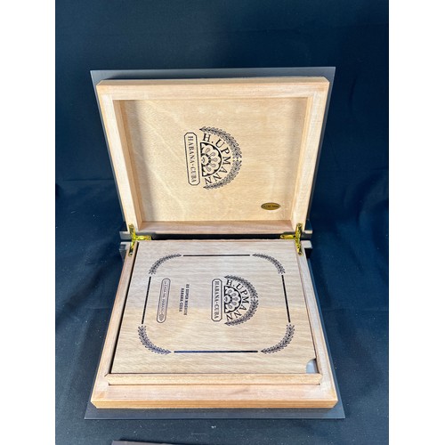 292 - H. Upmann Super Magnum Book - Box number 000053943508. 56 ring-gauge by 180mm.Additional information... 