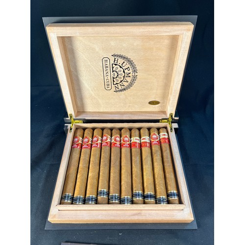 292 - H. Upmann Super Magnum Book - Box number 000053943508. 56 ring-gauge by 180mm.Additional information... 