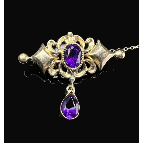 678 - A Victorian 9ct gold brooch with Amethyst drop 7.4g gross