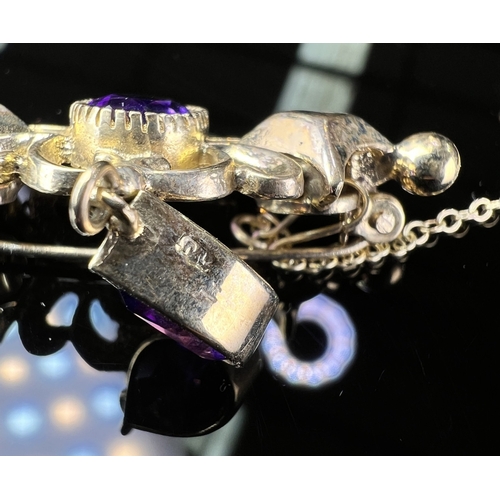 678 - A Victorian 9ct gold brooch with Amethyst drop 7.4g gross