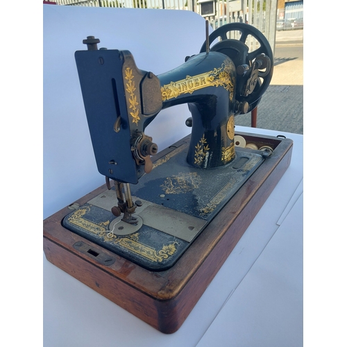35 - A vintage early 20th century singer hand crank sewing machine with distinctive gingerbread pattern a... 