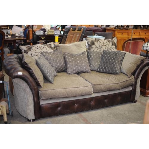 276 - 3 Seater Settee with Scatter Cushions