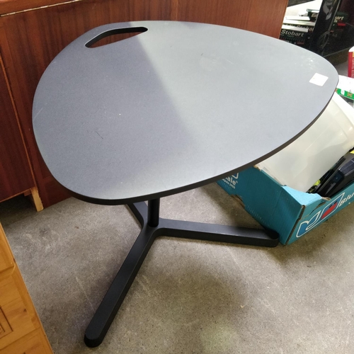 14 - Adjustable Computer Table