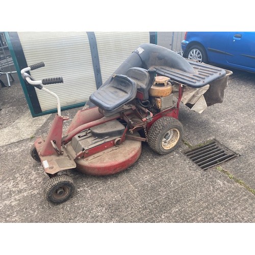 111a - 1970's Snapper Ride on Lawnmower