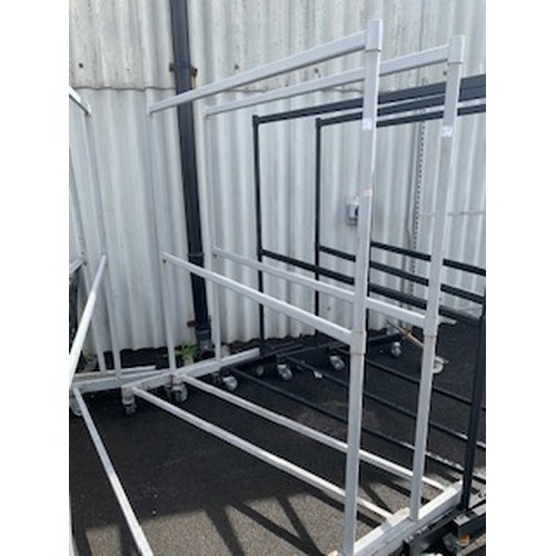 981C - Clothes Rail