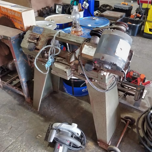 690 - Brico Steel Cutting Band Saw - Working