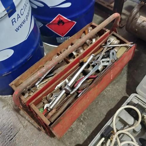 698 - old toolbox & Contents