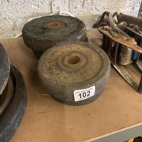 102 - 4 Old Wheels