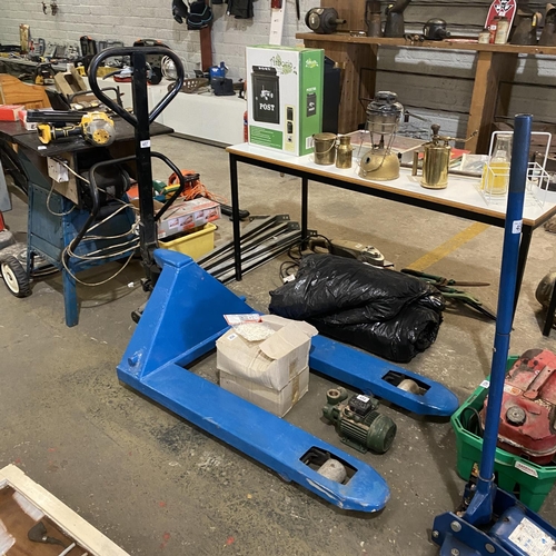 457 - Good Pallet Truck PWO