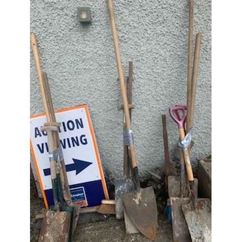 844B - Good Lot Of Shovels