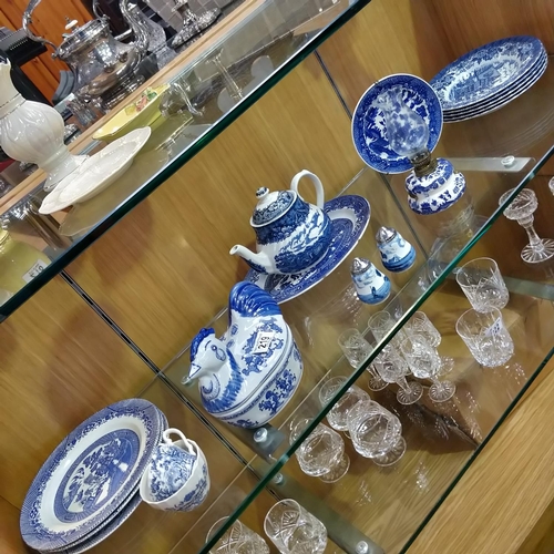 219 - Shelf Lot Of Blueware Including Lovely Table Lamp