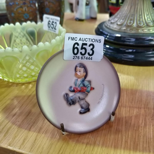 653 - 1 Hummel Goebel Miniature Plate - Globe Trotter