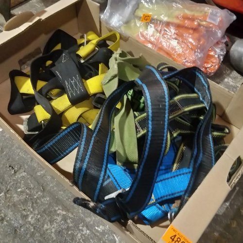 480 - Lot Of Climbing Harness