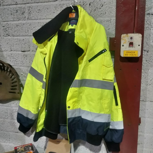 75 - A Good Insulated Hi Vis Jacket Size 3XL