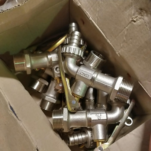 527 - Box Of Taps x8