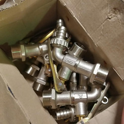 528 - Box Of Taps x 8