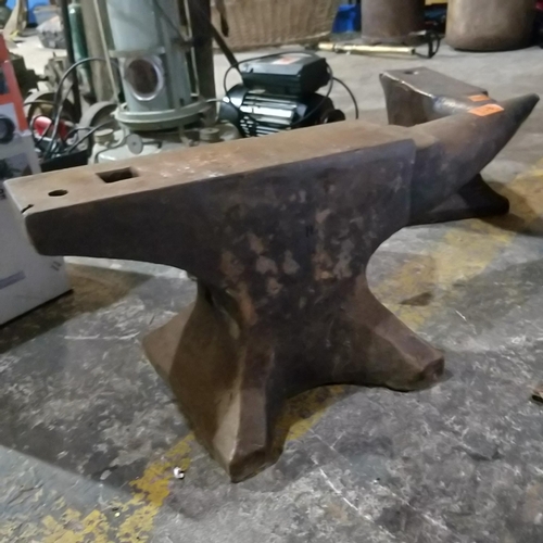 813 - Large Anvil