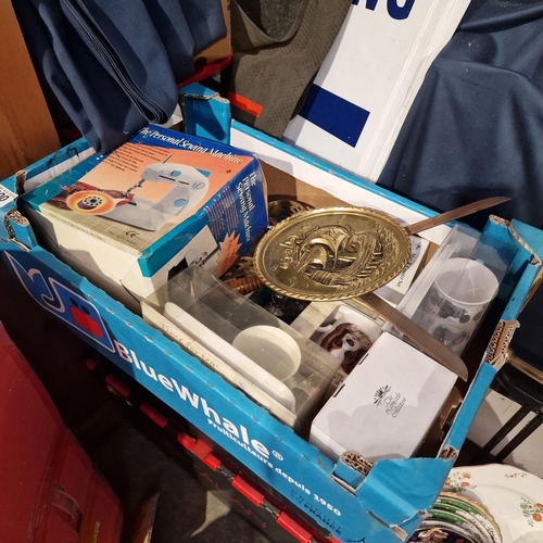 600 - Box Lot Inc Small Sewing Machine, Mugs etc