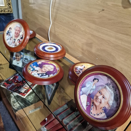 607 - 6 Beautiful Collectable Plates Inc Frames Of Queen Elizabeth