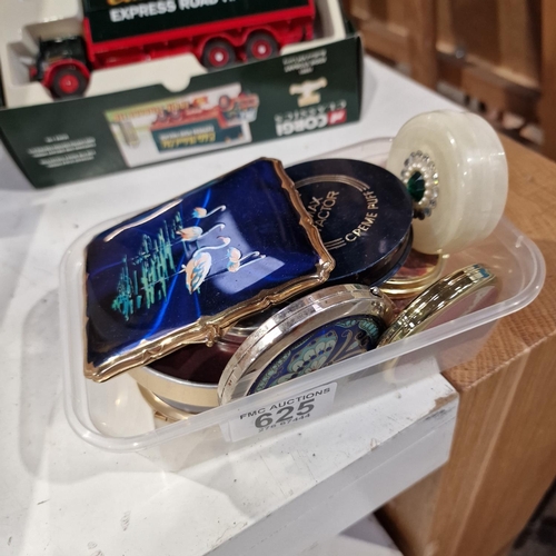 625 - Lot Of Ladies Compacts