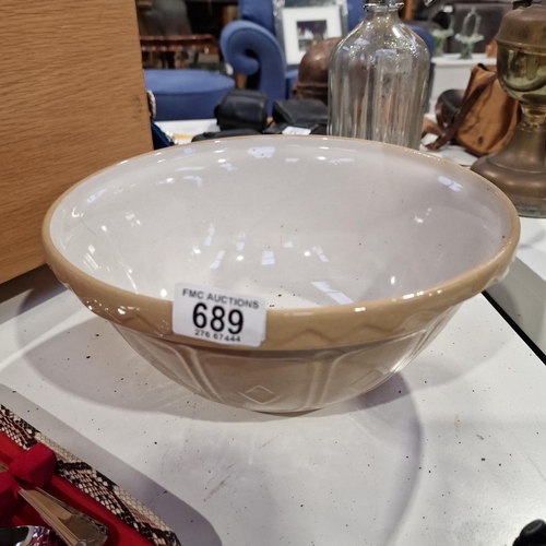 Lot 689       