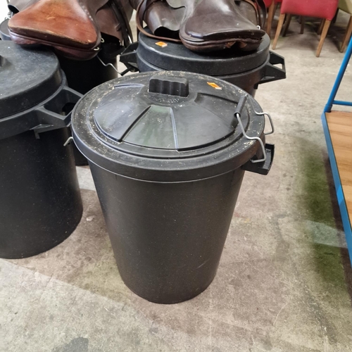 466 - Black Bin With Lid